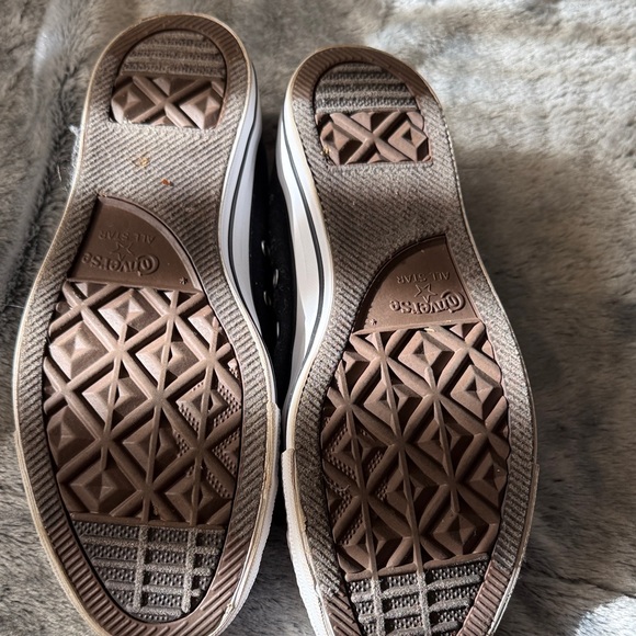 Size 10 Men/12 Women Converse Classic Black and White Sneakers - Picture 3 of 4